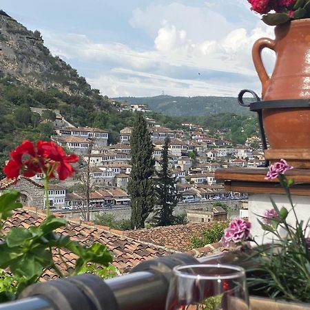 Oda E Skulptorit-Unesco Quarter Berat Zewnętrze zdjęcie