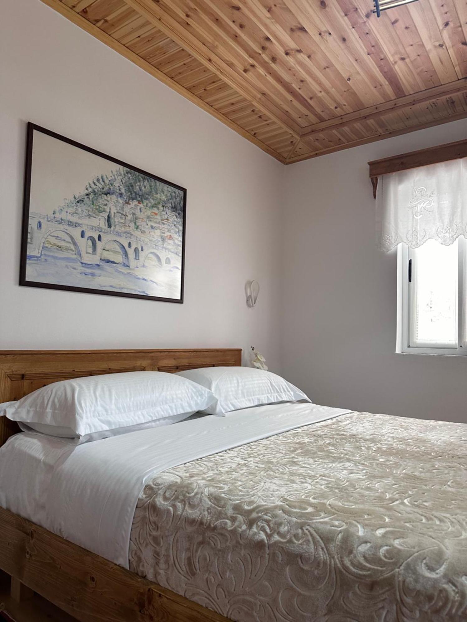 Oda E Skulptorit-Unesco Quarter Berat Zewnętrze zdjęcie