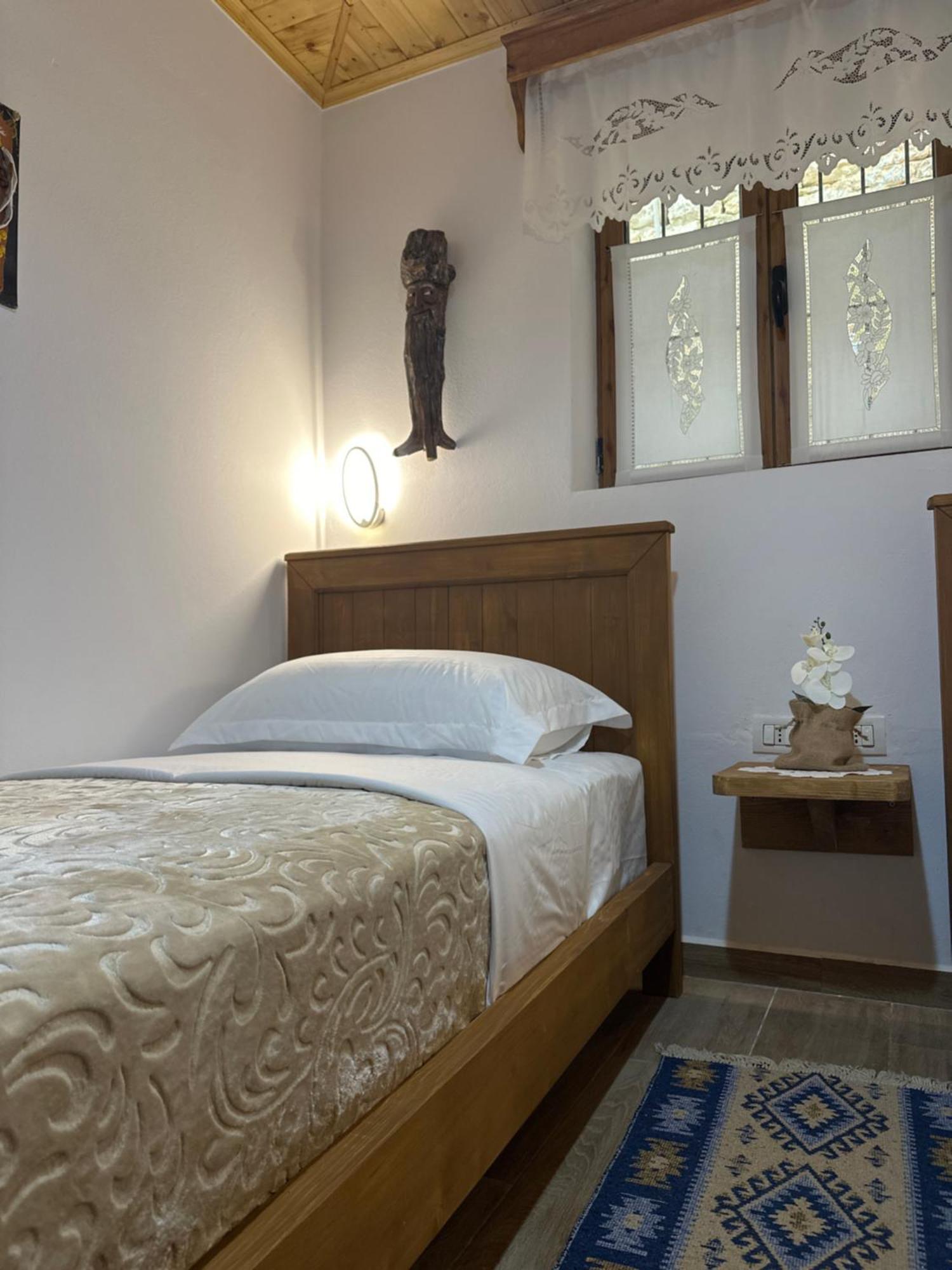 Oda E Skulptorit-Unesco Quarter Berat Zewnętrze zdjęcie