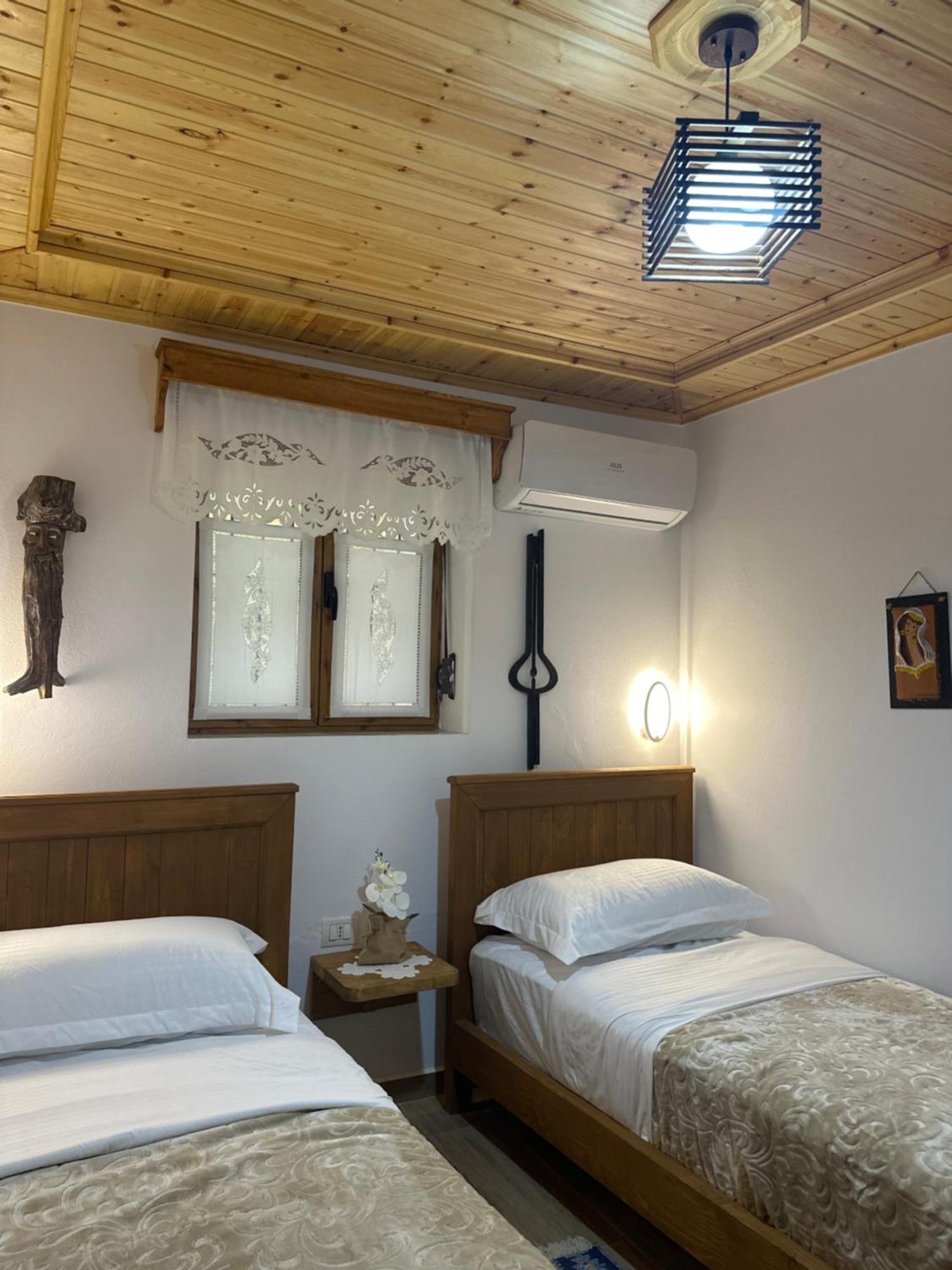 Oda E Skulptorit-Unesco Quarter Berat Zewnętrze zdjęcie
