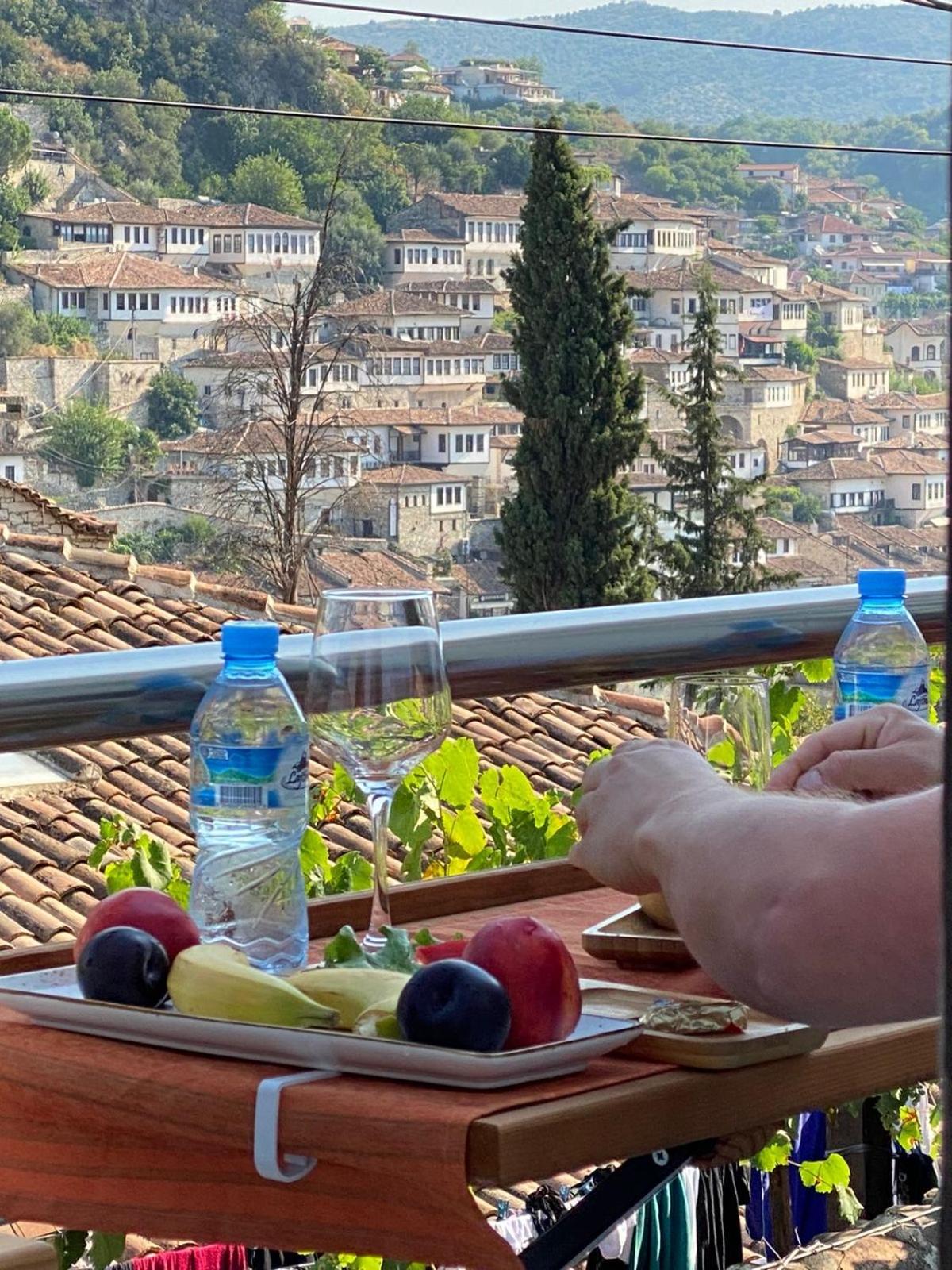 Oda E Skulptorit-Unesco Quarter Berat Zewnętrze zdjęcie