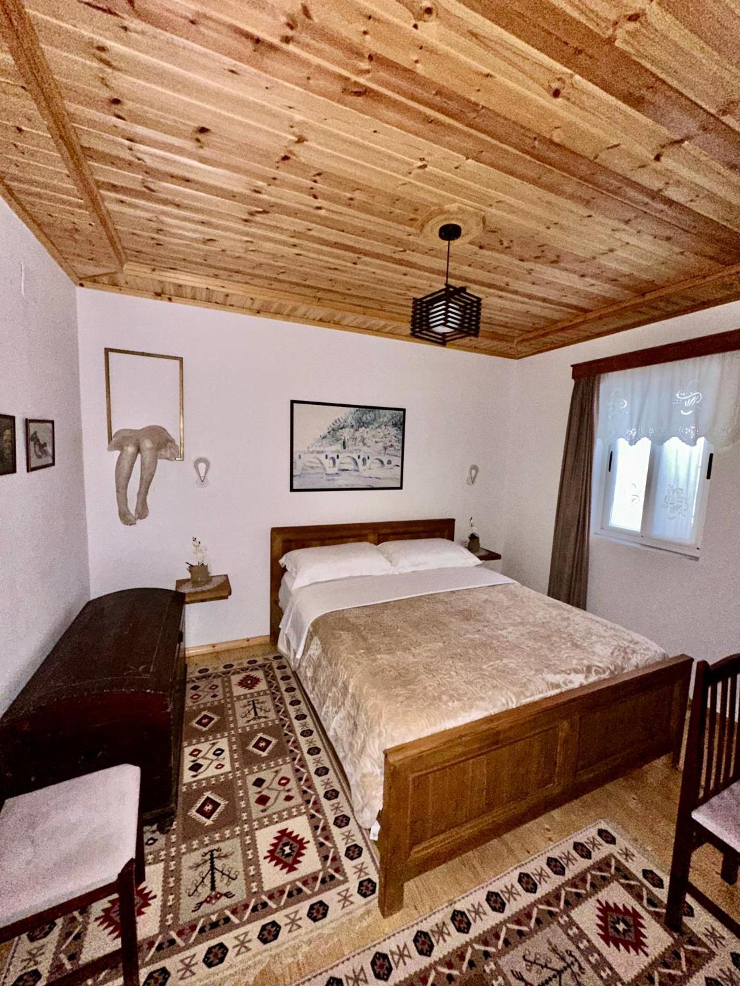 Oda E Skulptorit-Unesco Quarter Berat Zewnętrze zdjęcie