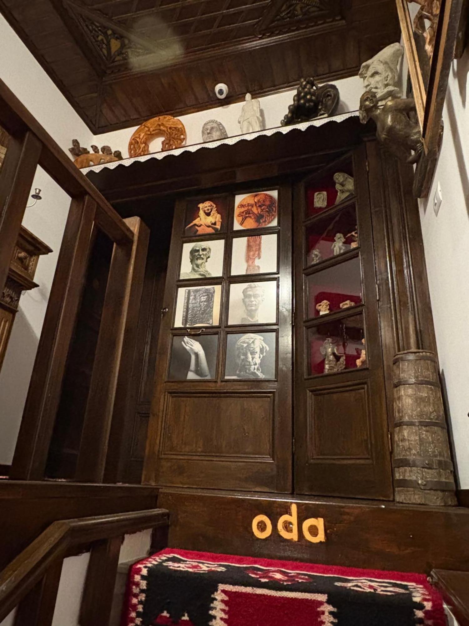 Oda E Skulptorit-Unesco Quarter Berat Zewnętrze zdjęcie