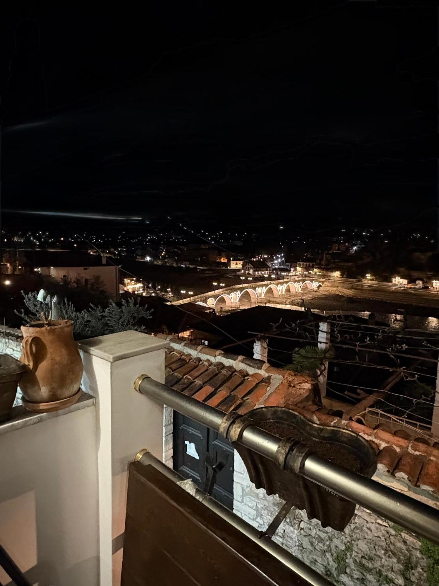 Oda E Skulptorit-Unesco Quarter Berat Zewnętrze zdjęcie