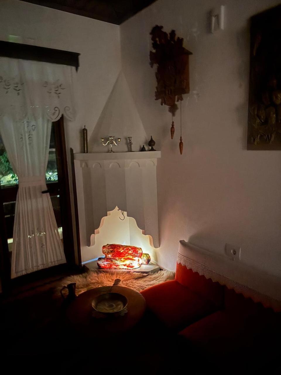 Oda E Skulptorit-Unesco Quarter Berat Zewnętrze zdjęcie