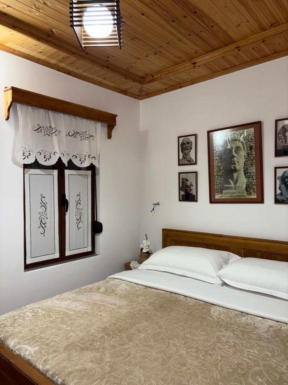 Oda E Skulptorit-Unesco Quarter Berat Zewnętrze zdjęcie