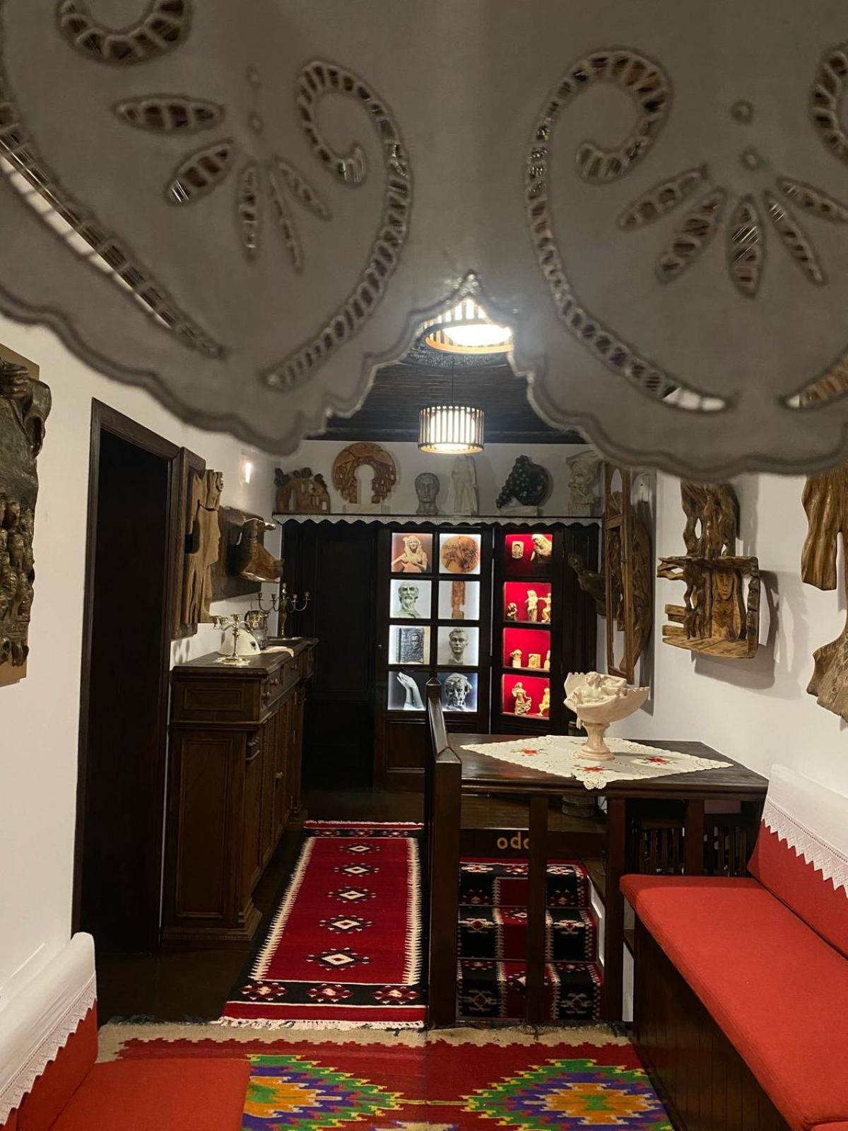 Oda E Skulptorit-Unesco Quarter Berat Zewnętrze zdjęcie