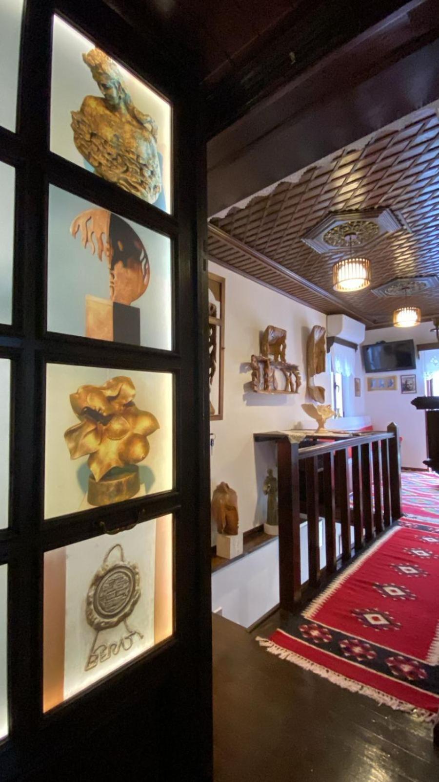 Oda E Skulptorit-Unesco Quarter Berat Zewnętrze zdjęcie