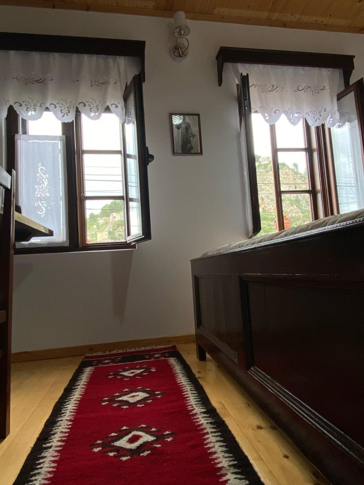Oda E Skulptorit-Unesco Quarter Berat Zewnętrze zdjęcie