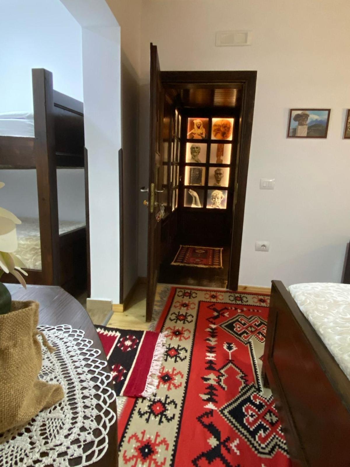 Oda E Skulptorit-Unesco Quarter Berat Zewnętrze zdjęcie