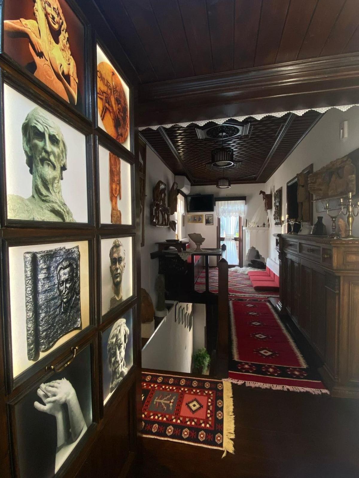 Oda E Skulptorit-Unesco Quarter Berat Zewnętrze zdjęcie